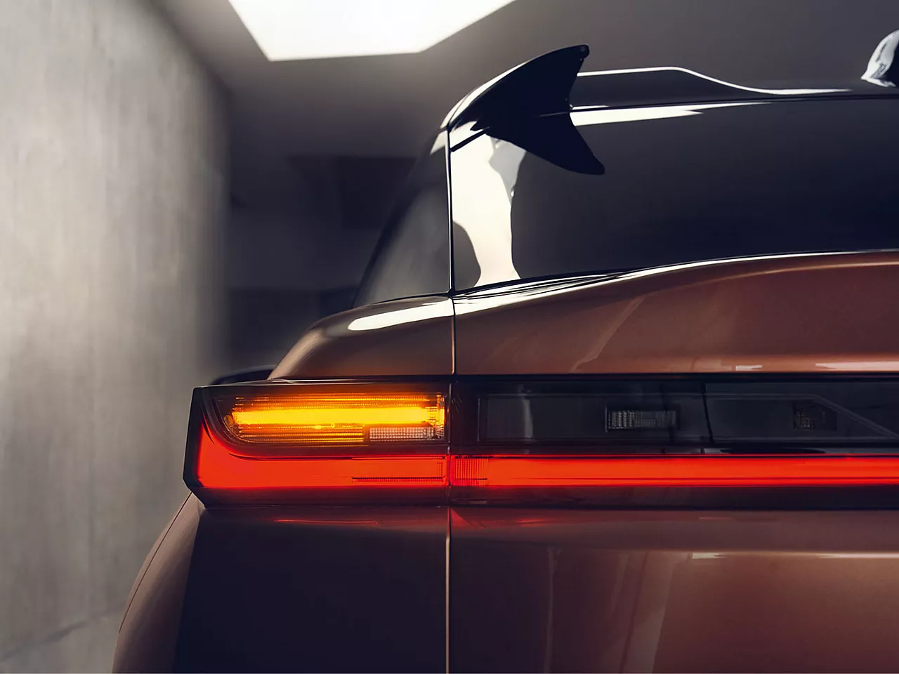 2022-lexus-rz-campaign-presales-ext-feature-overlay-stunning-looks-rear-light-4x3-1440x1080.jpg